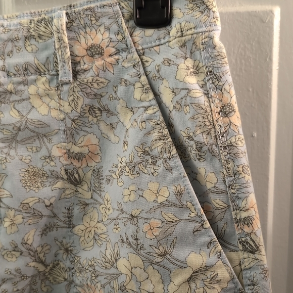 LOFT Light Blue Floral Mini Skirt - Picture 7 of 8